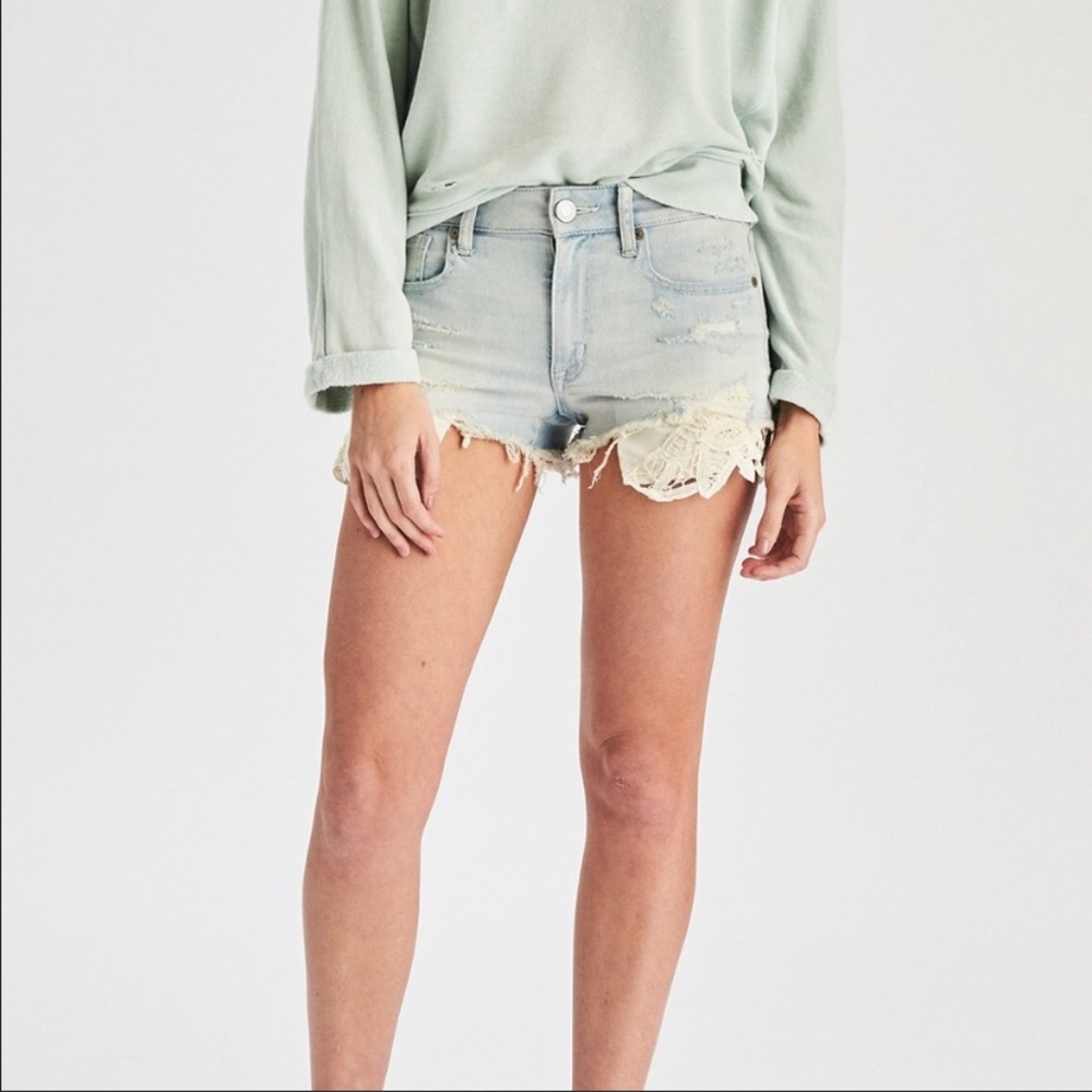 AMERICAN EAGLE Hi-Rise Shortie Denim